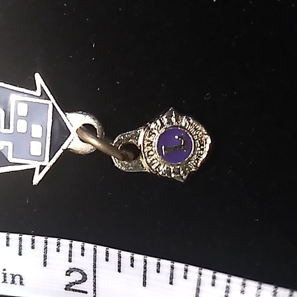 3 Collectible Pins -2 Legion(Quebec & Hawaii)& M.B.A. Nfld. - Picture 6 of 7